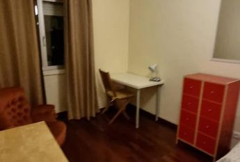 Quarto a rapariga Lisboa no centro de Alvalade