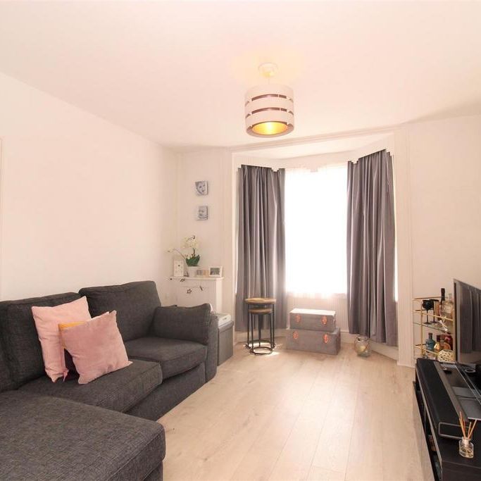 3 bedroom end of terrace house to rent - Photo 1