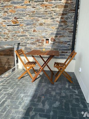 Studio meublé de 21 m2, idéalement situé en centre-ville de La Gacilly , à proximité immédiate... - Photo 1