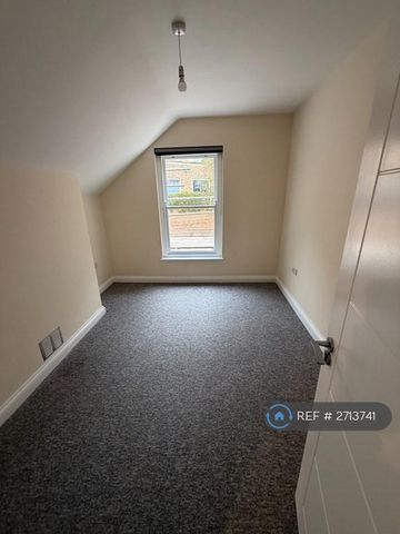 3 bedroom flat to rent - Photo 2