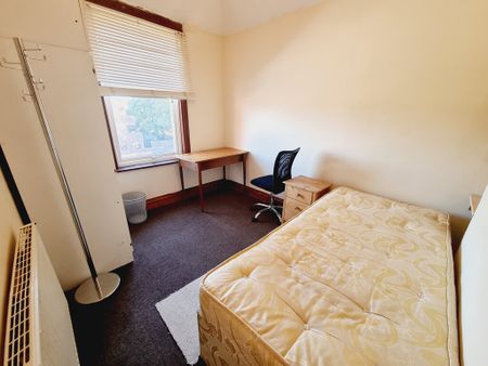 5 Bed Student Accommodation - Photo 4