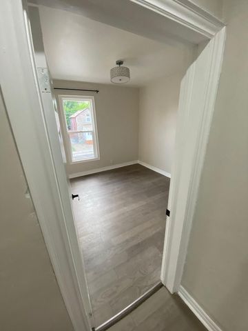 For Lease - 201 Albert Street Unit# Upper, Oshawa, Ontario - Photo 2