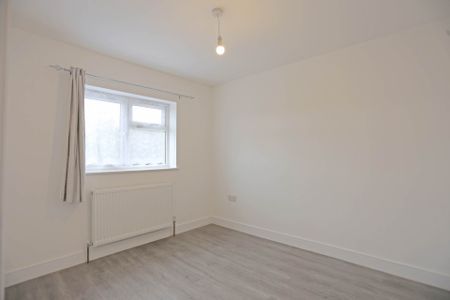 Price £2,500 pcm - Let - Photo 3