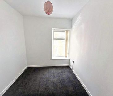 4 bedroom terraced house to rent - Photo 3