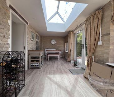 2 bedroom semi-detached house to rent - Photo 4