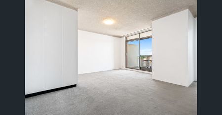 Renovated apartment in convenient locale - Photo 3