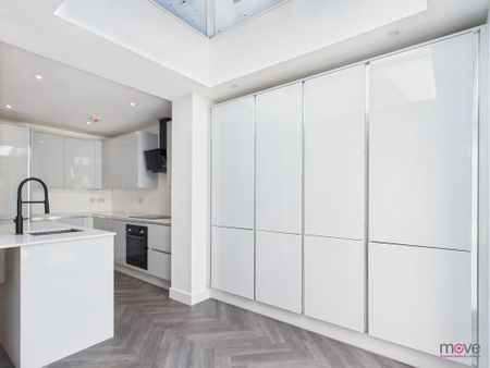 4 bedroom terraced house to rent - Photo 4