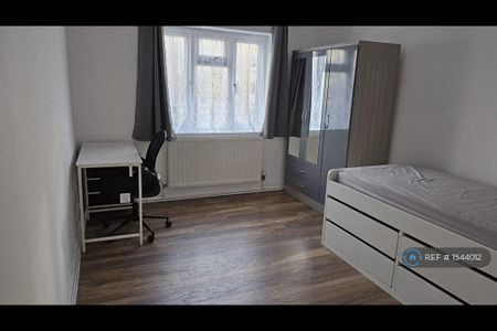 1 bedroom in a flat share to rent - Photo 5