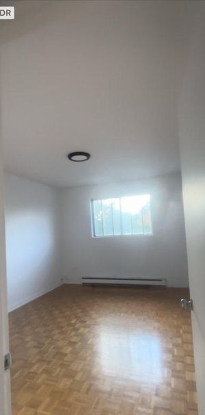 4 1/2 Longueuil pour le 1 nov. - Photo 1