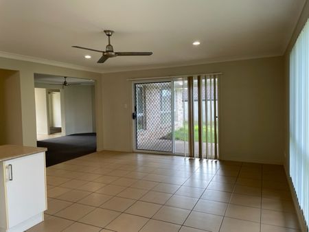 7 Ferny Crescent, Burpengary QLD 4505 - House For Rent - $680 | Domain - Photo 4