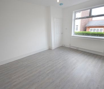 2 Bedroom House - Semi-Detached To Let - Photo 1