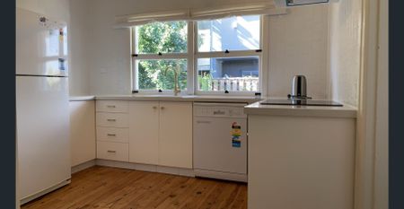 Room for Rent – Furnished Home in Convenient Southport Location - Photo 3