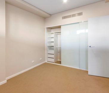 Contemporary living within boutique complex - Photo 3