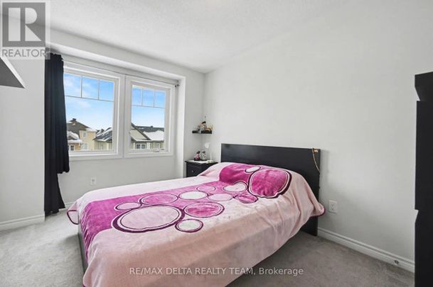 789 MAYFLY CRESCENT - Photo 1