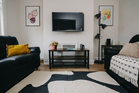 6 Bed Terraced House, Burley Lodge Road, LS6 - Photo 3