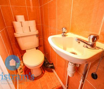 References Pending - 4 bed Semi-Detached House - Photo 4