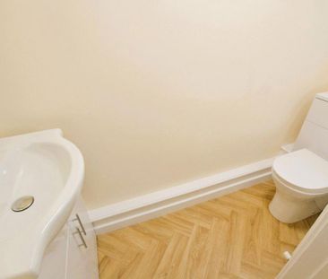 2 bedroom semi-detached house to rent - Photo 6