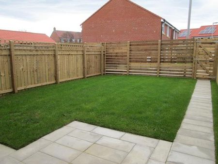 3 bedroom semi-detached house to rent - Photo 4