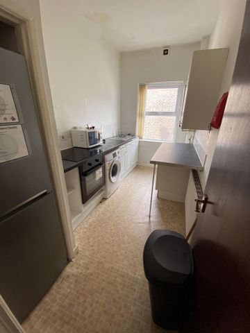 2 bedroom flat to rent - Photo 4