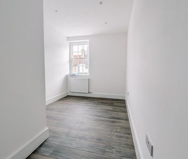 3 bedroom flat to rent - Photo 4