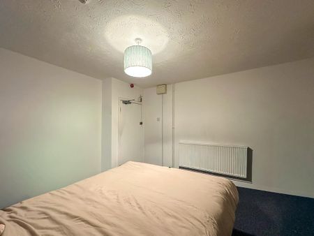 Room 2, Bateman Street, Cambridge, - Photo 3