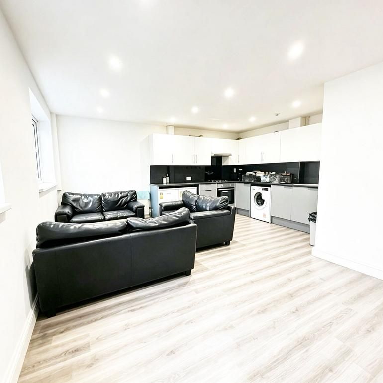 4 bedroom terraced house to rent - Photo 1