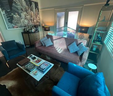 The Entrance - Photo 3