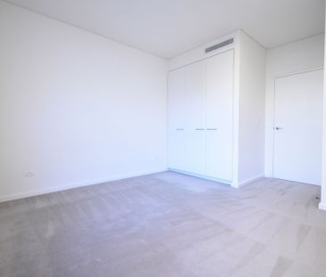 "Industry" Newtown One Bedroom + Huge Size Private Roof Top - Photo 5