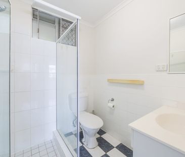 NEAT & TIDY 2 BED! - Photo 3