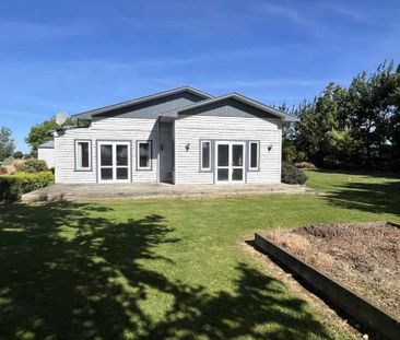 Country Home 4 Bed + Office - Photo 4