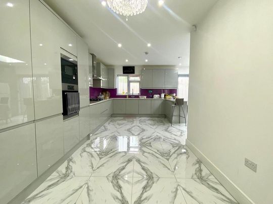 5 bedroom semi-detached house to rent - Photo 1