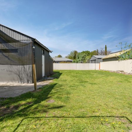 Charming 3-Bedroom Home in Prime North Albury Location - Photo 4