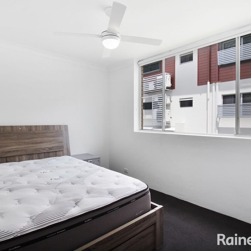 Furnished Toowong Unit with Exclusive Courtyard - Photo 1