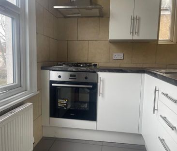 3 bedroom flat to rent - Photo 1