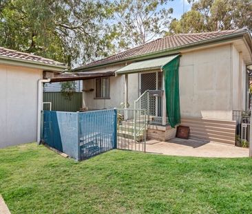 Spacious 3-Bedroom Family Home in Prime Riverstone Location - Photo 5