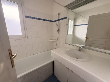 Location Appartement 2 pièces 49m² LA MADELEINE 59110 - Photo 3