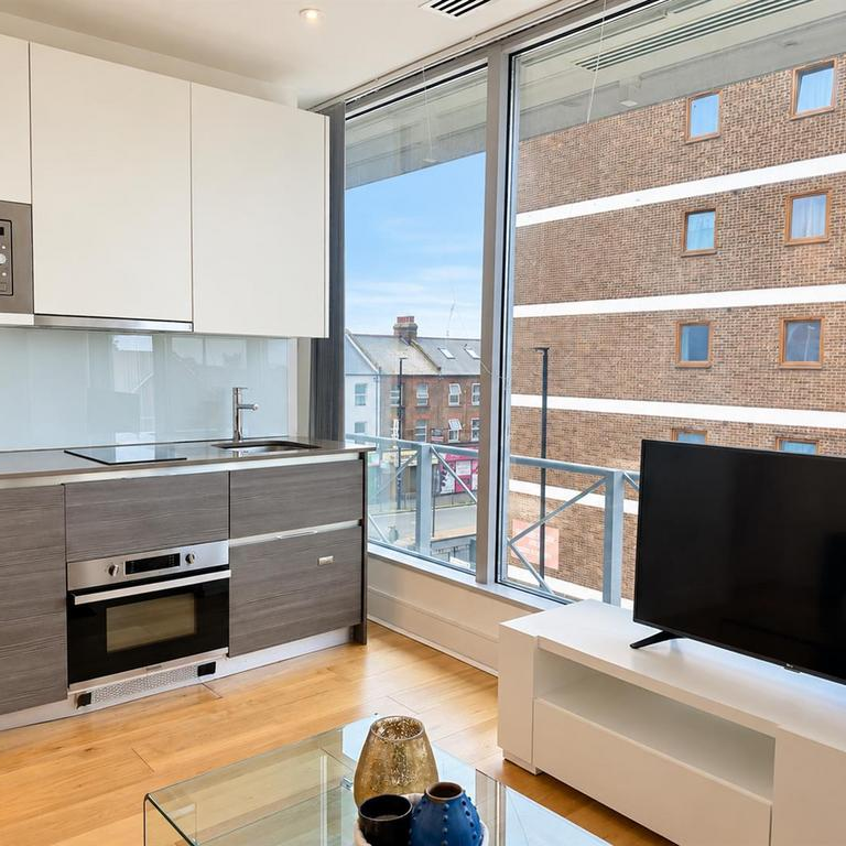 Studio to rent - Photo 1