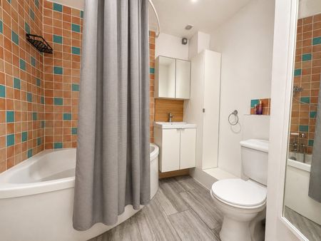 2 Bed Cottage, West Wycombe Rd, High Wycombe, HP12 3AB - Photo 5