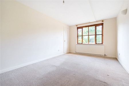 A single storey 4 bedroom , 2 bathroom barn conversion in the pretty village of Compton Dando, some 7 miles west of Bath. - Photo 4