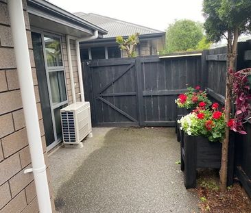 Discover modern living at 13 Stadium Lane, Whitiora, Hamilton! - Photo 2