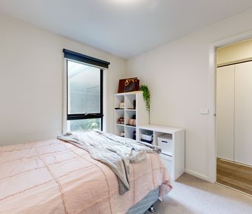 Sleek, Spacious & Convenient - Photo 3