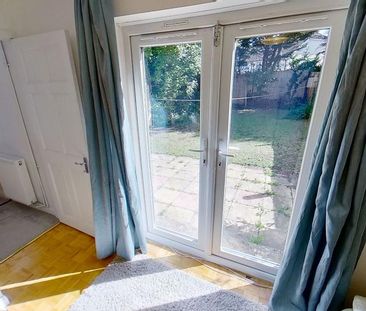 4 bedroom semi-detached house to rent - Photo 4