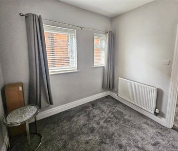 3 bedroom semi-detached house to rent - Photo 3