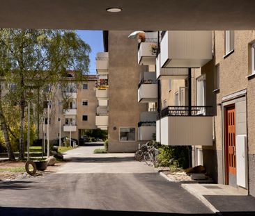 Skebokvarnsvägen, Bandhagen - Photo 2