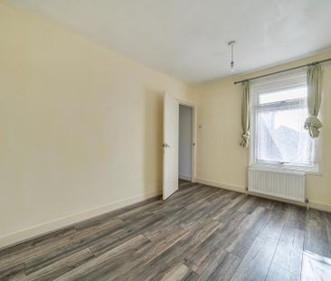 3 bedroom end of terrace house to rent - Photo 6