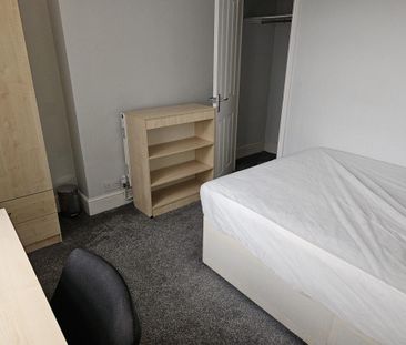 5 bedroom terraced house to rent - Photo 4