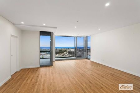 Stunning 9th Floor Apartment with Breathtaking Views in the Heart of Wollongong - Photo 2