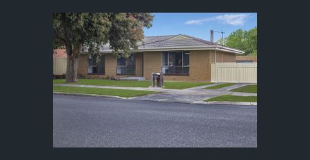 Immaculate 3-Bedroom Home in Prime Inner North Warrnambool Location! - Photo 3