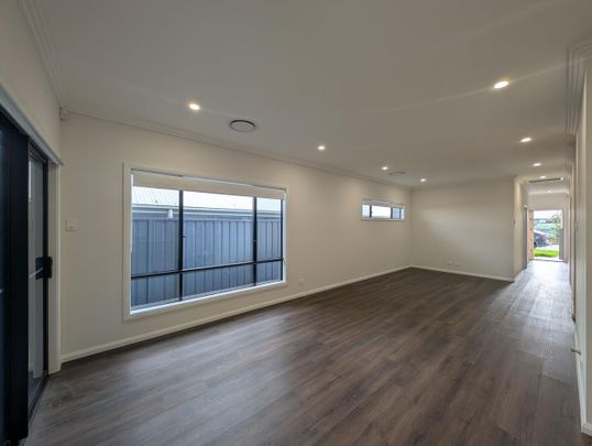 Modern Duplex for Rent - Spacious & Low Maintenance - Photo 1