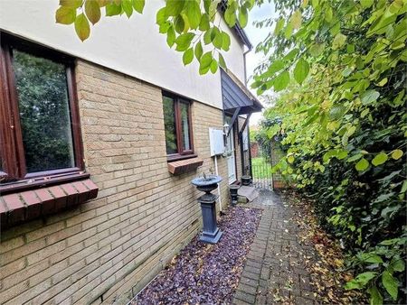 Carisbrooke Drive, South Woodham Ferrers, Chelmsford, Essex, CM3 - Photo 2